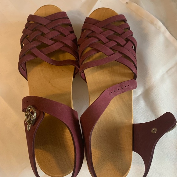 Burgundy leather clogs - Picture 3 of 4